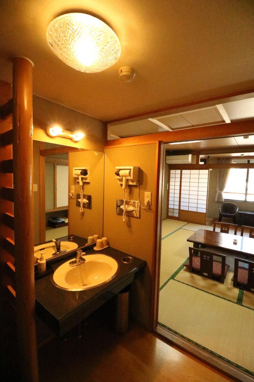 Wakamizusou Hotell Fujikawaguchiko Exteriör bild